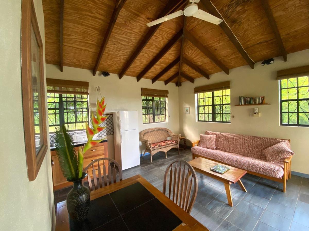Sea Cliff Eco-Cottages & Gin Distillery Calibishie Екстер'єр фото
