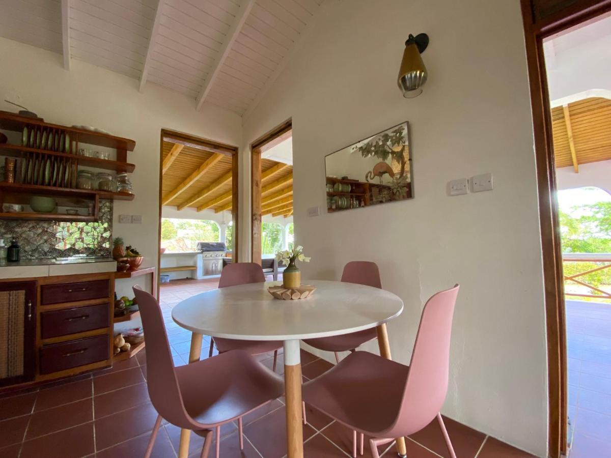 Sea Cliff Eco-Cottages & Gin Distillery Calibishie Екстер'єр фото