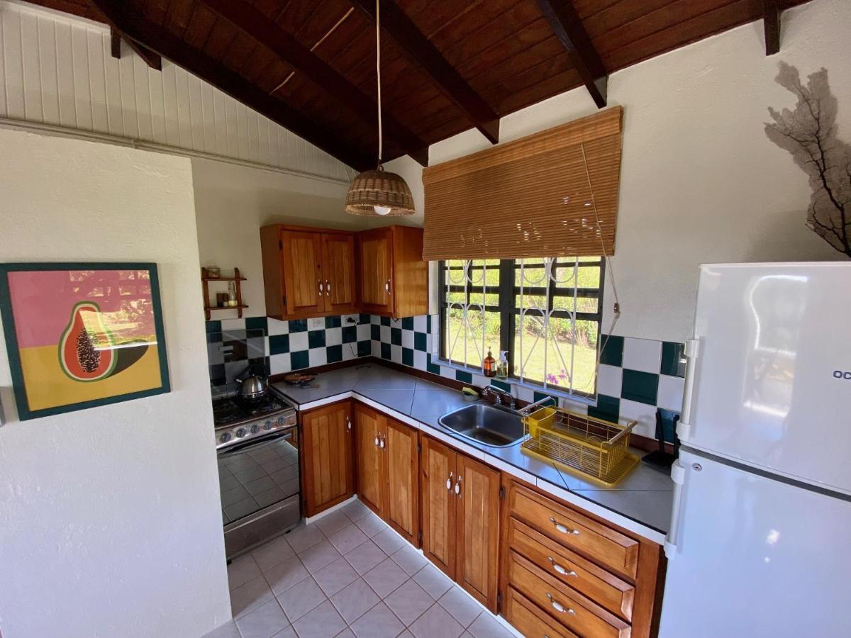 Sea Cliff Eco-Cottages & Gin Distillery Calibishie Екстер'єр фото
