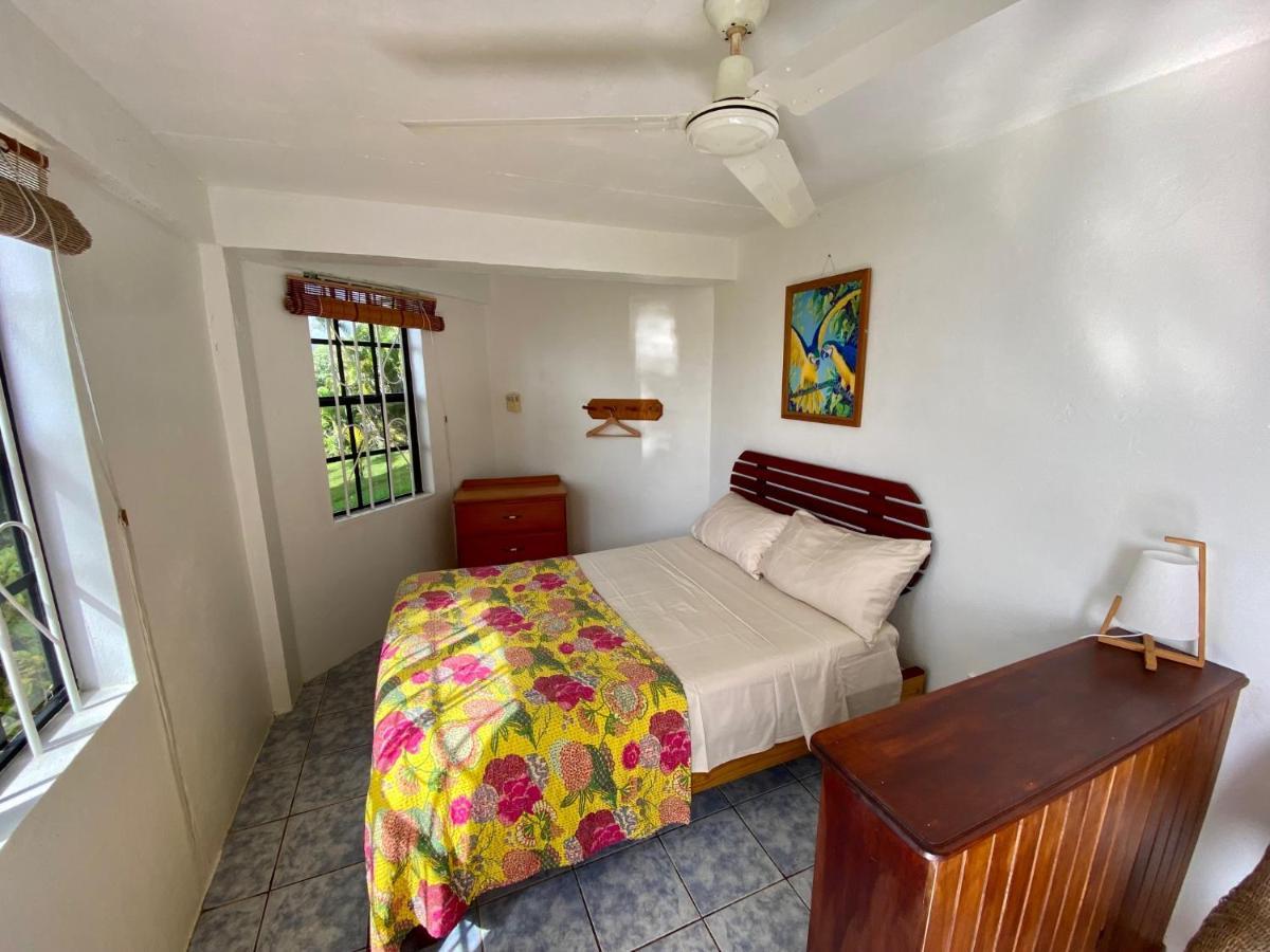 Sea Cliff Eco-Cottages & Gin Distillery Calibishie Екстер'єр фото