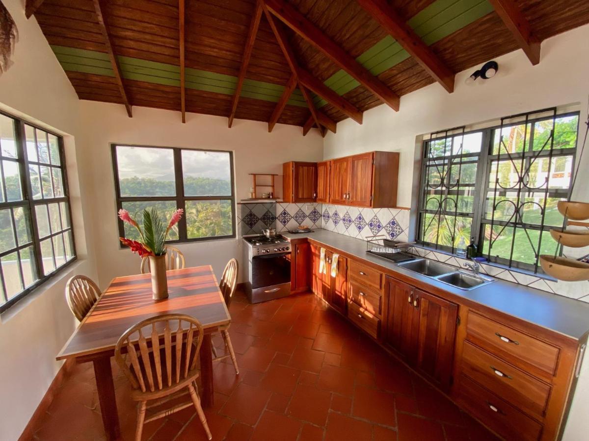 Sea Cliff Eco-Cottages & Gin Distillery Calibishie Екстер'єр фото
